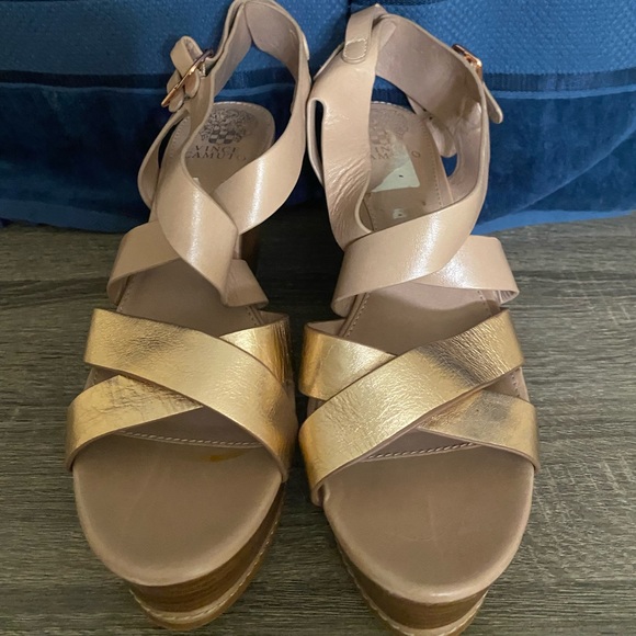 Vince Camuto - Picture 1 of 3